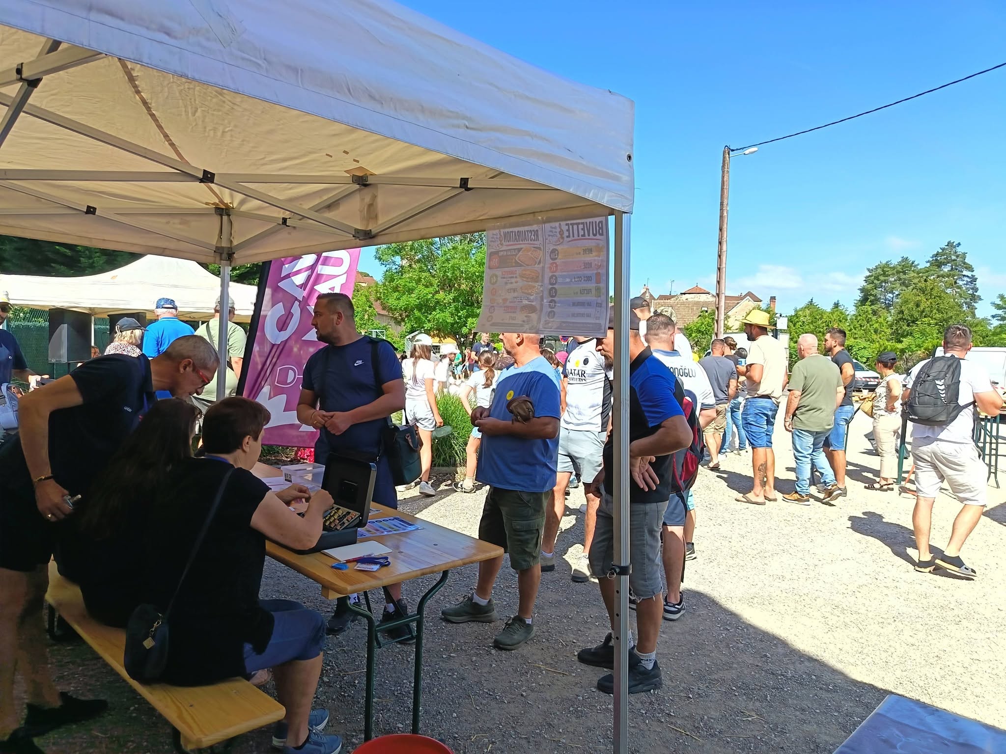 Groupe de personnes lors d'une activité associative
